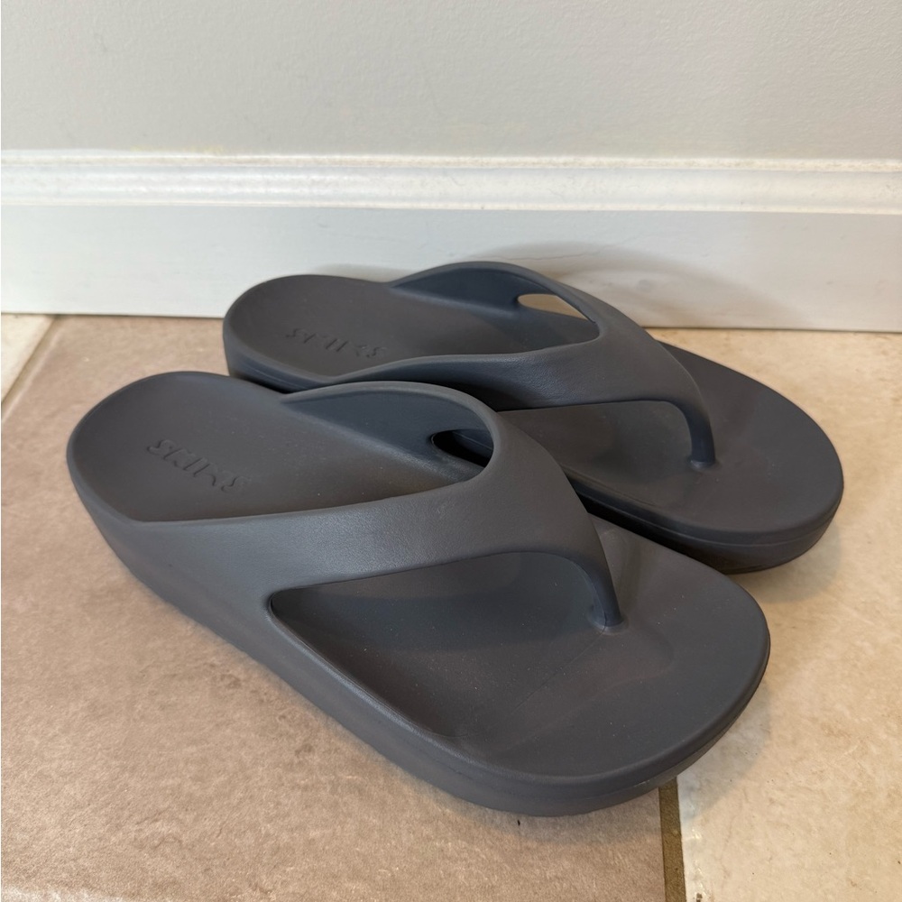 Skims Gunmetal Molded Sandal - Size: 39 / US: 9